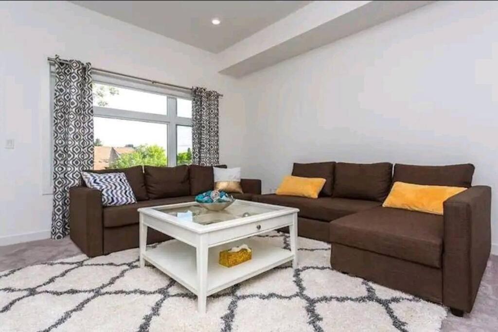 Gem Havana 3 Bedroom * Calgary