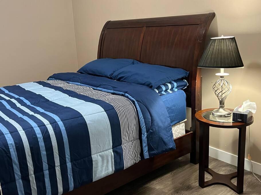 Spacious Private Walkout Entire Close To Yyc, Dt, Shops, Stampede & Mountains With Many Amenities In Panorama Hills Nw - 4 Sleep *
