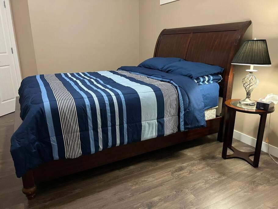 Spacious Private Walkout Entire Close To Yyc, Dt, Shops, Stampede & Mountains With Many Amenities In Panorama Hills Nw - 4 Sleep Apartment Calgary