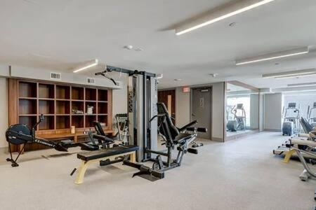 Guest Favorite Riverside Retreat- Walking Trails, Downtown Near Stampede! Free Banff Pass, Wine, Gym, Parking! * Calgary
