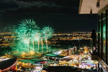 Stampede View Suites: 35th Floor Panorama With Banff Pass