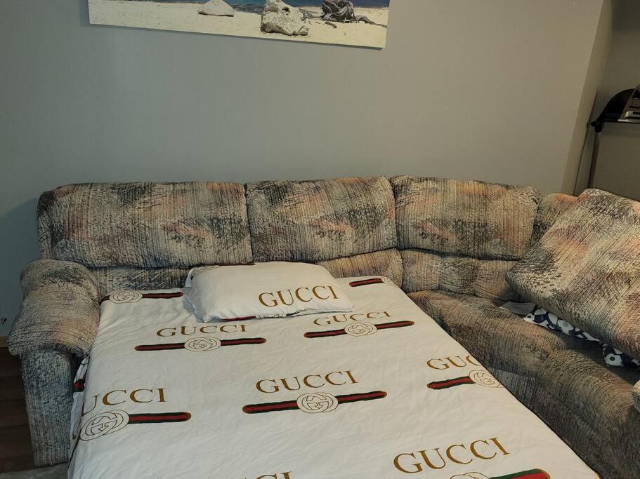 Apartment Cozy 2-bedroom Basement Retreat