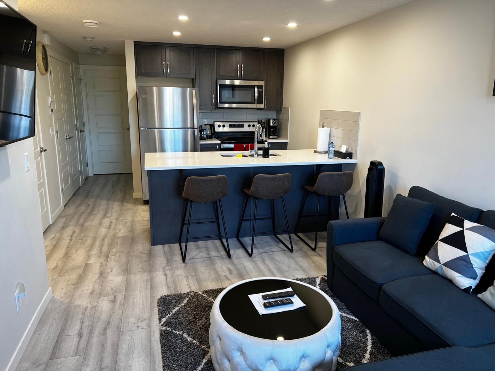 The Waterfront Cozy 1 Bd In Rockland Park, Tuscany Nw Apartment Calgary