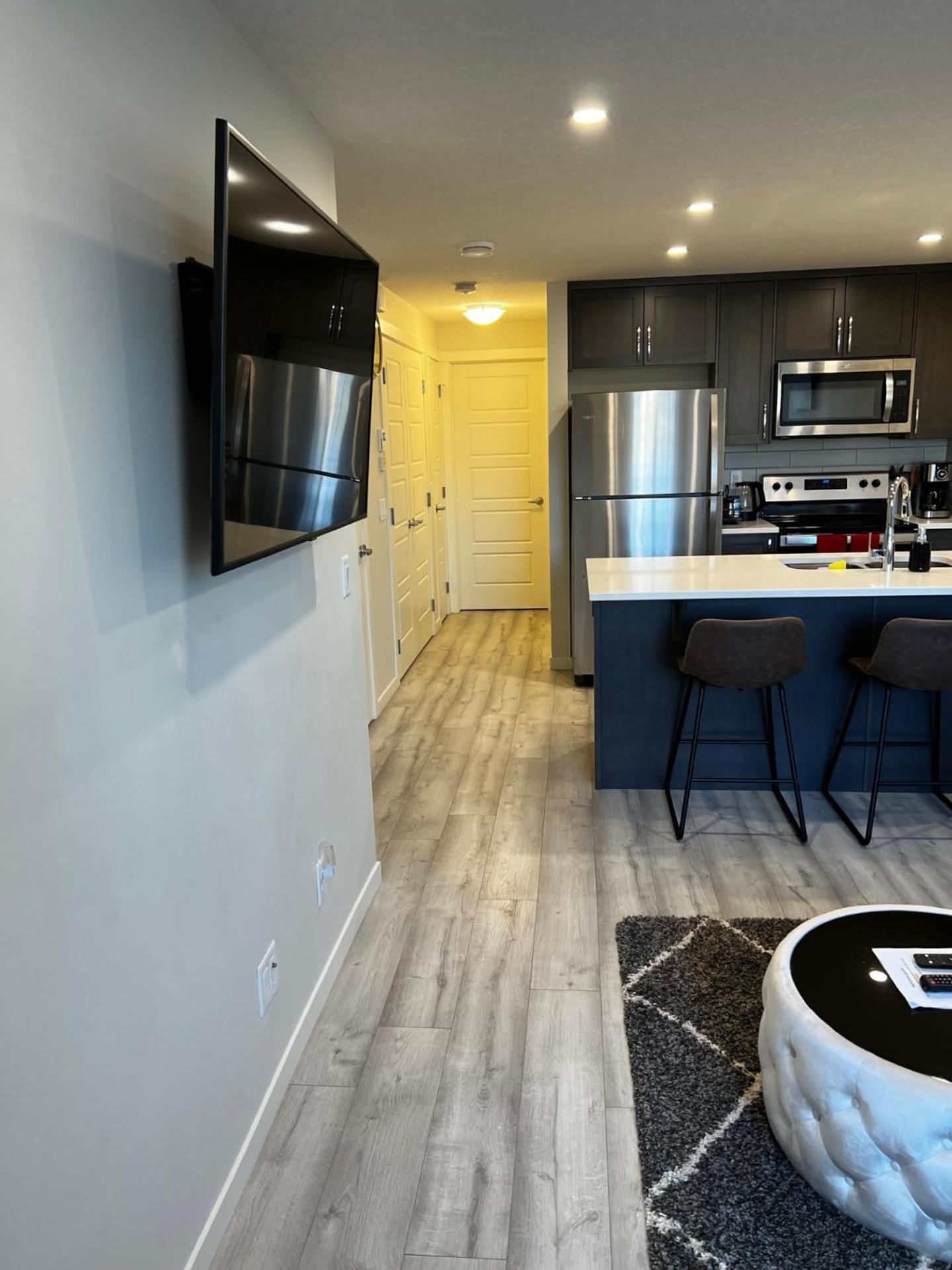 The Waterfront Cozy 1 Bd In Rockland Park, Tuscany Nw * Calgary