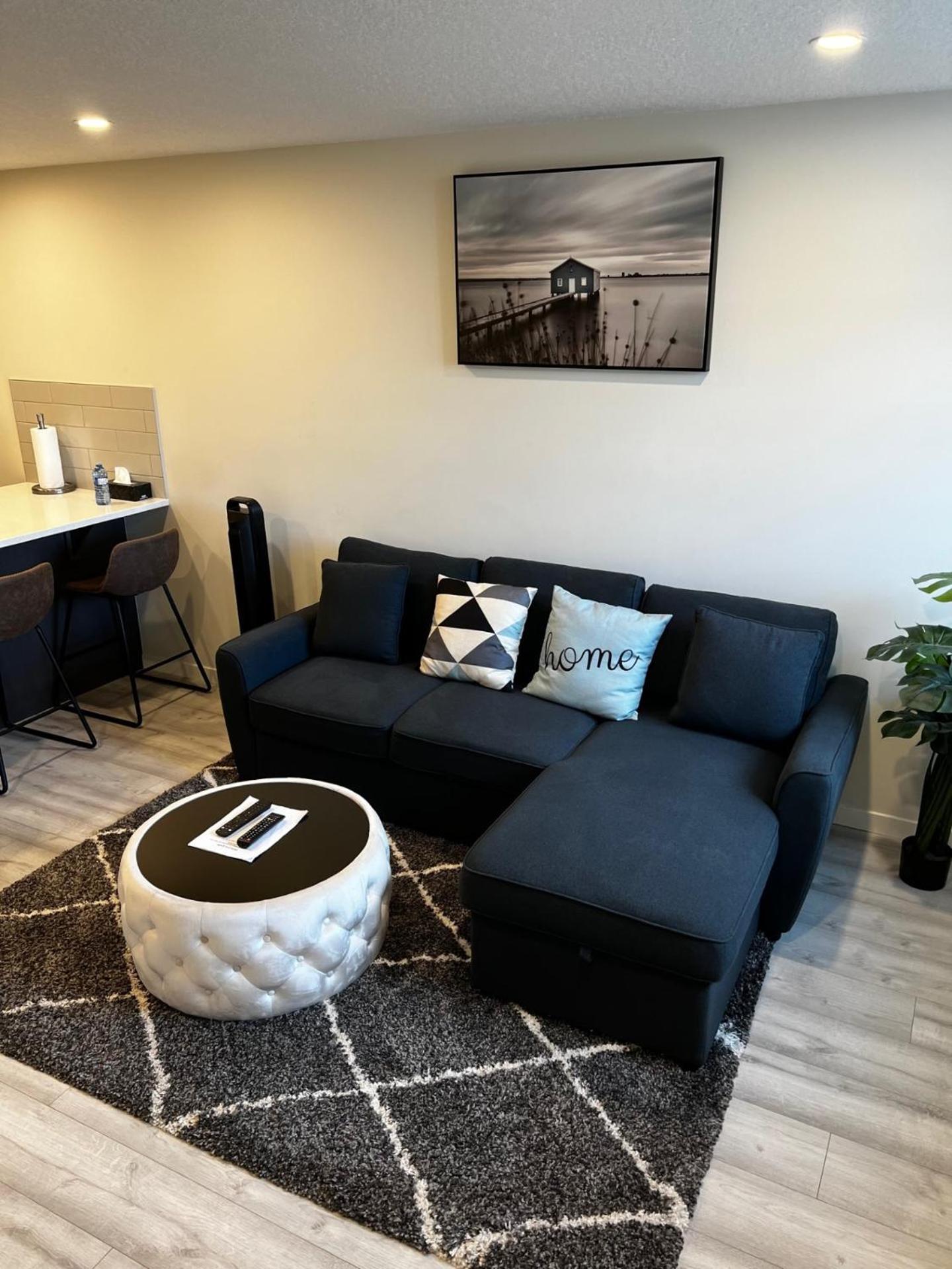 The Waterfront Cozy 1 Bd In Rockland Park, Tuscany Nw * Calgary