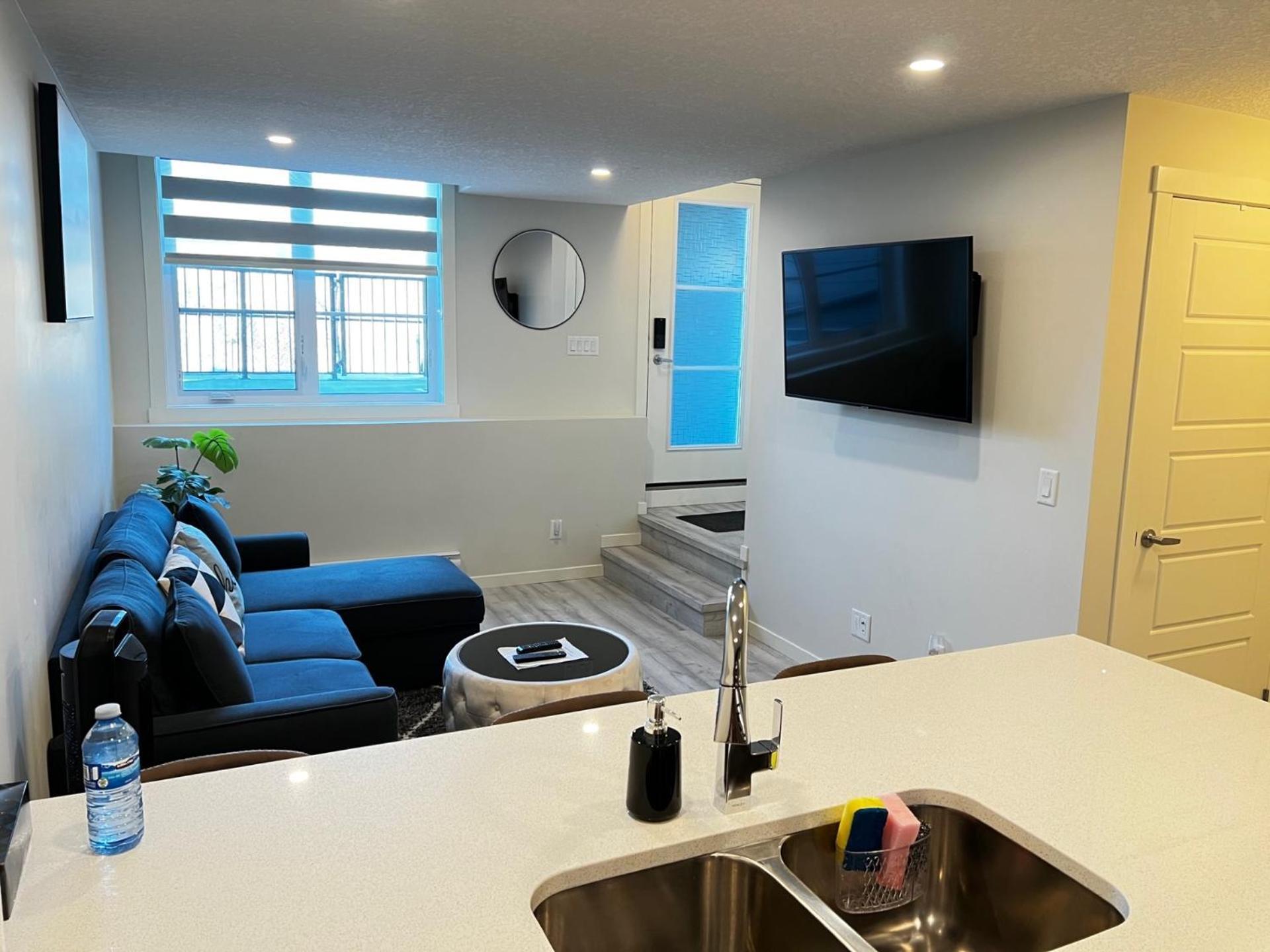 Apartment The Waterfront Cozy 1 Bd In Rockland Park, Tuscany Nw Calgary