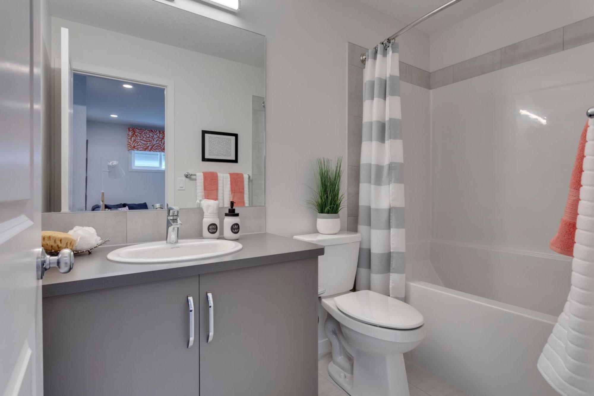 Spacious Modern With King Bed & Office