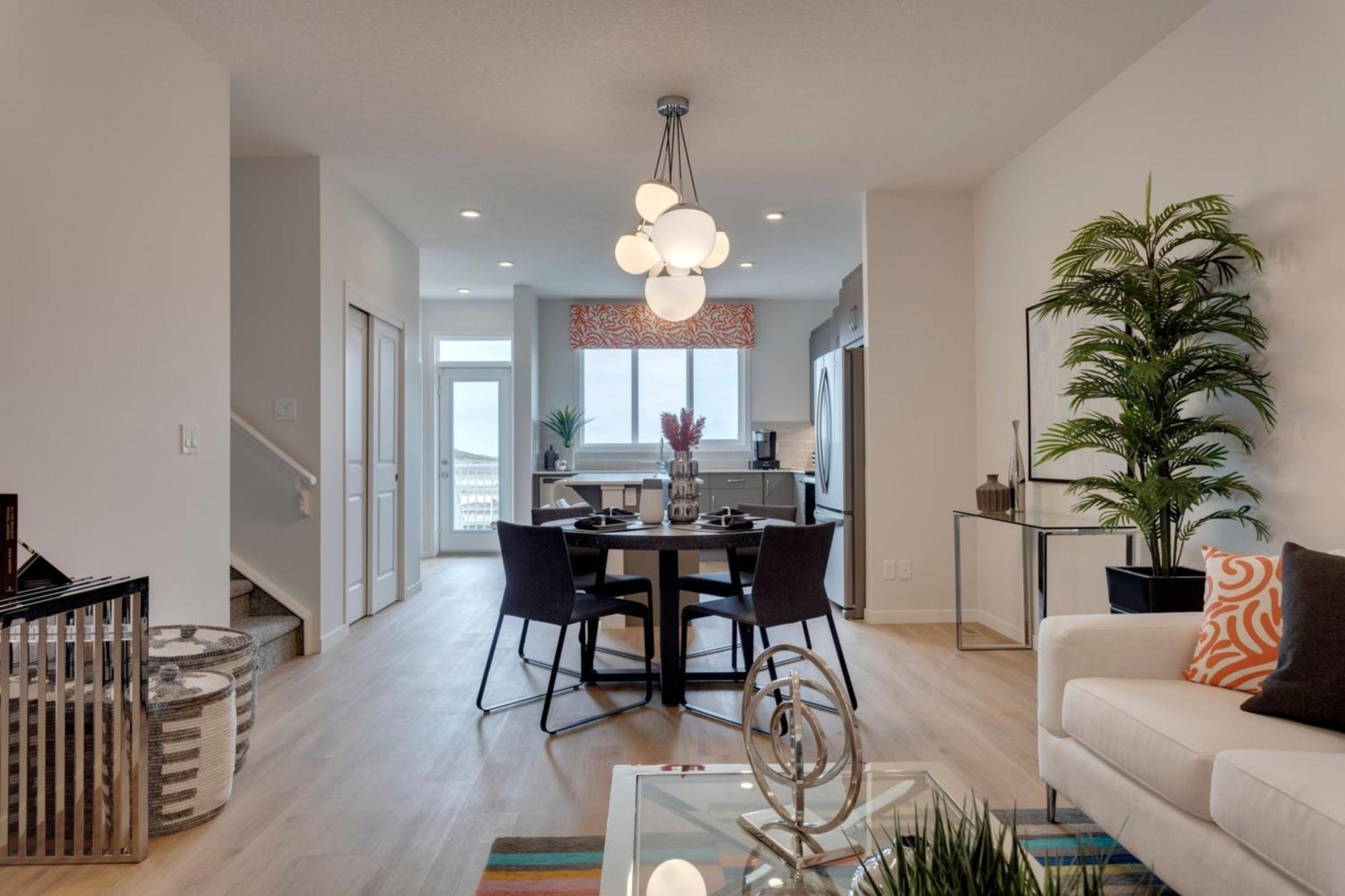 Spacious Modern With King Bed & Office Calgary