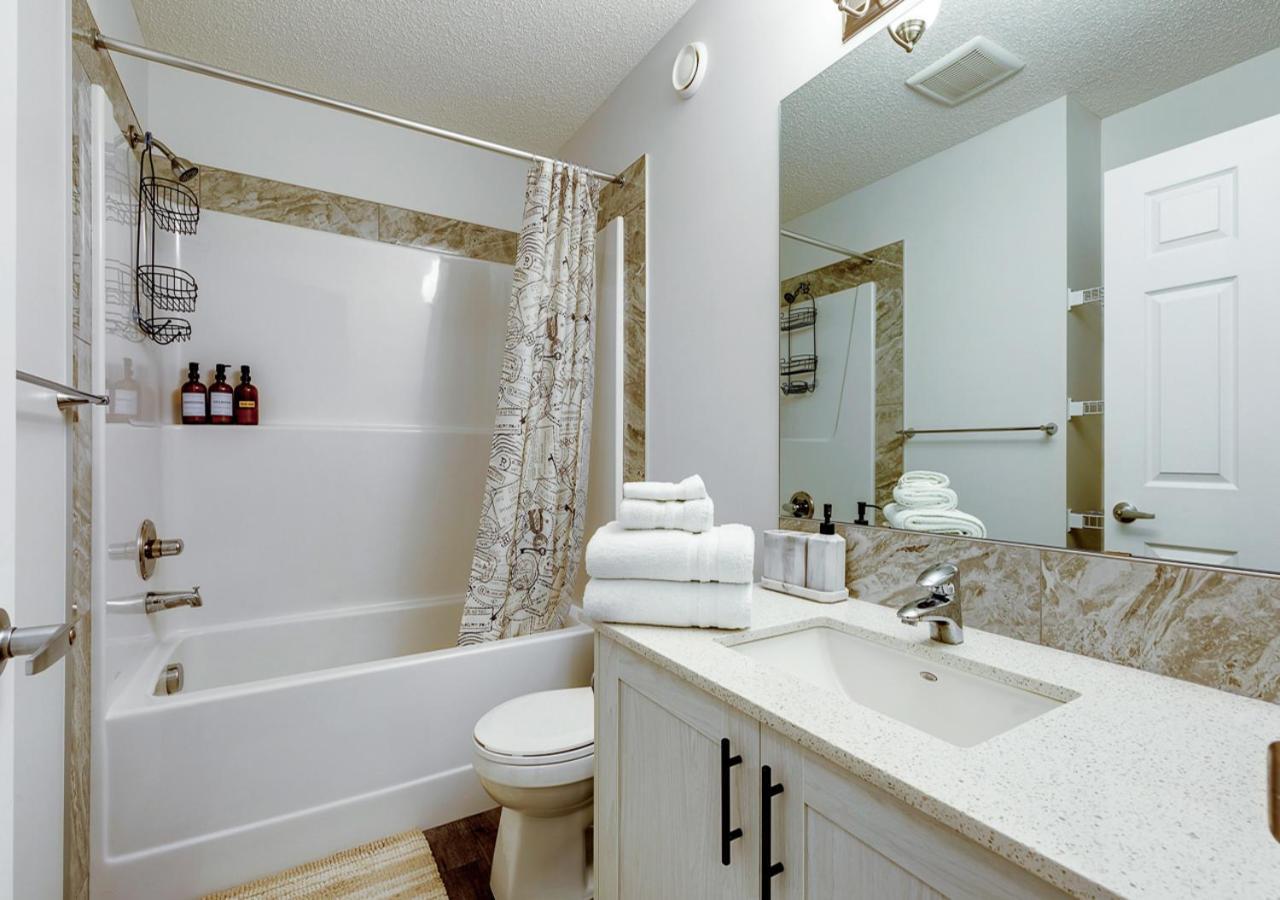 Stylish/4bedroom/freeparking/indoorfireplace *