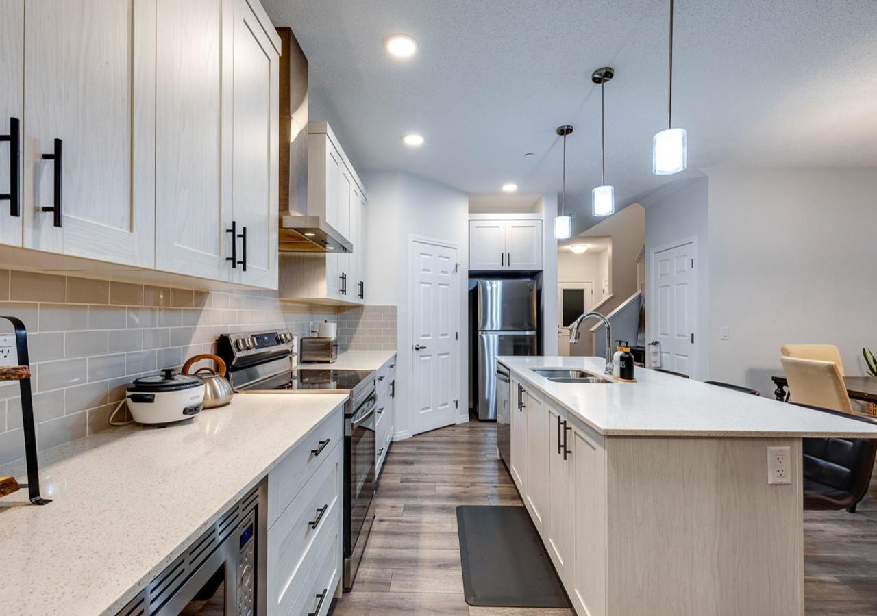 Stylish/4bedroom/freeparking/indoorfireplace Holiday home
