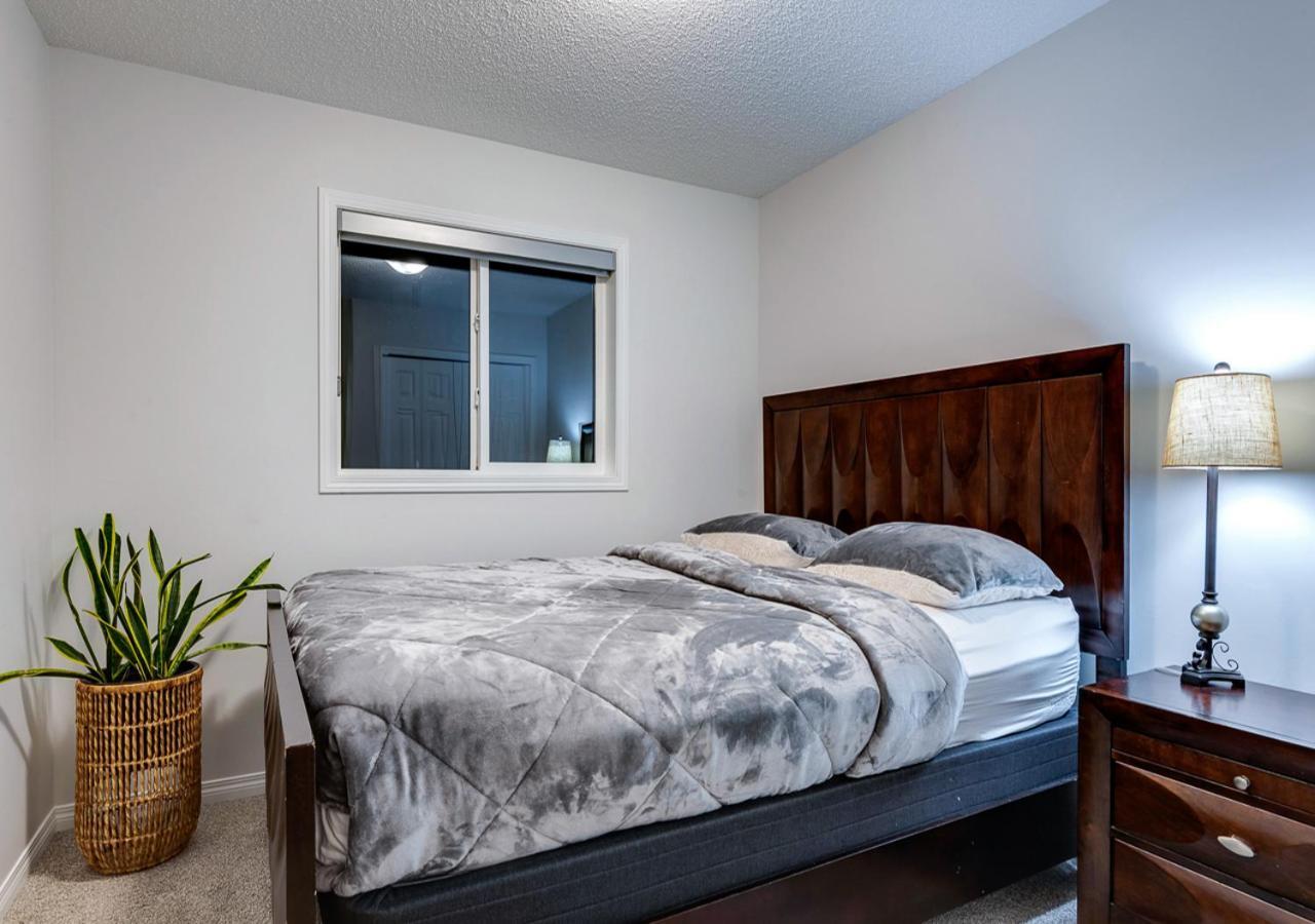 Stylish/4bedroom/freeparking/indoorfireplace