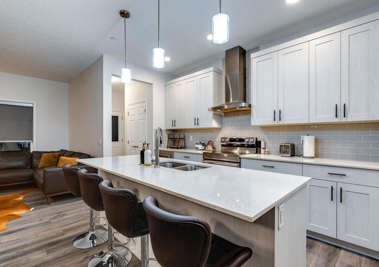 Stylish/4bedroom/freeparking/indoorfireplace Holiday home