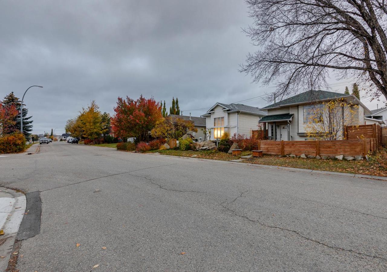 Cheerful 5-bedroom With Free Parking On Premises Calgary