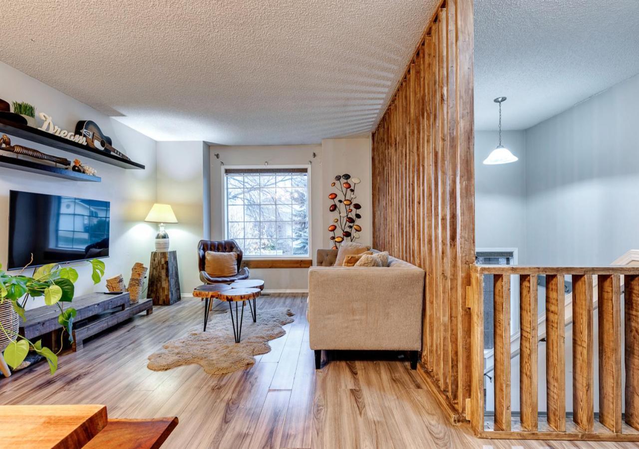 Holiday home Cheerful 5-bedroom With Free Parking On Premises Calgary