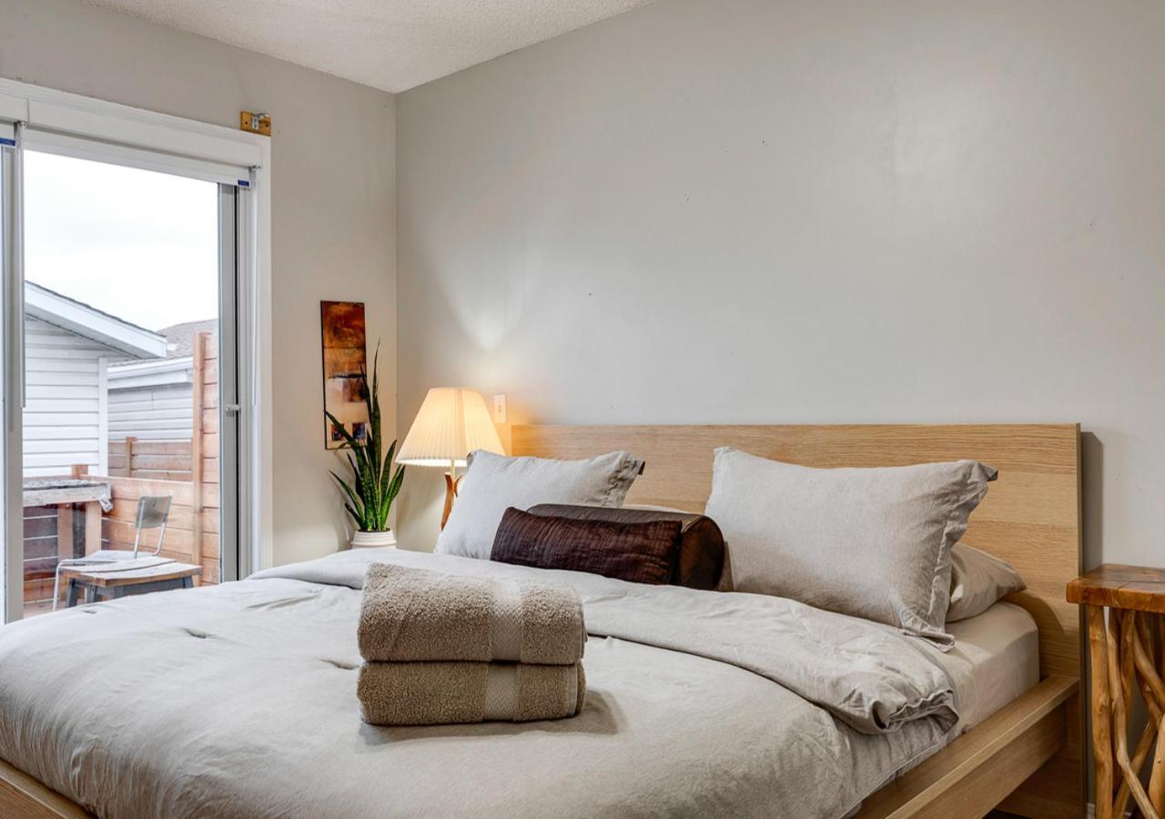 Holiday home Cheerful 5-bedroom With Free Parking On Premises Calgary