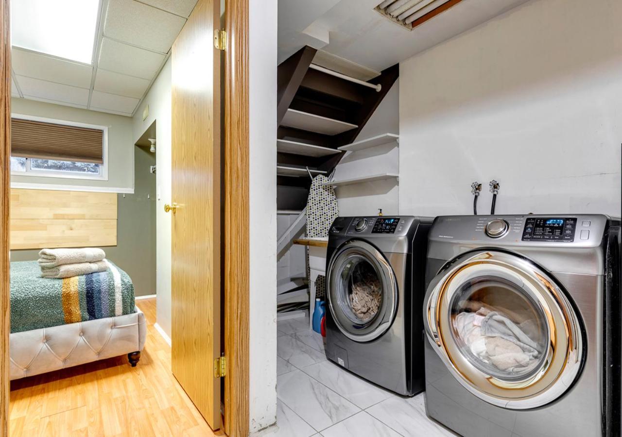 Cheerful 5-bedroom With Free Parking On Premises Calgary