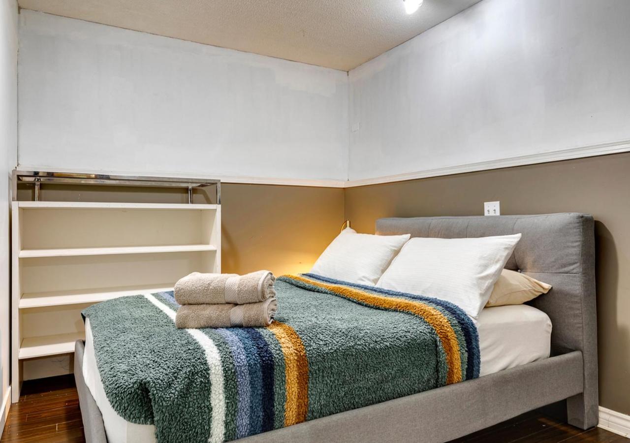 Holiday home Cheerful 5-bedroom With Free Parking On Premises