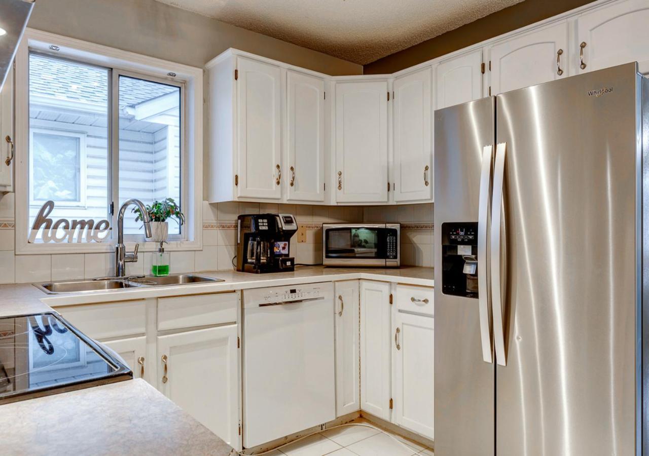 Cheerful 5-bedroom With Free Parking On Premises * Calgary