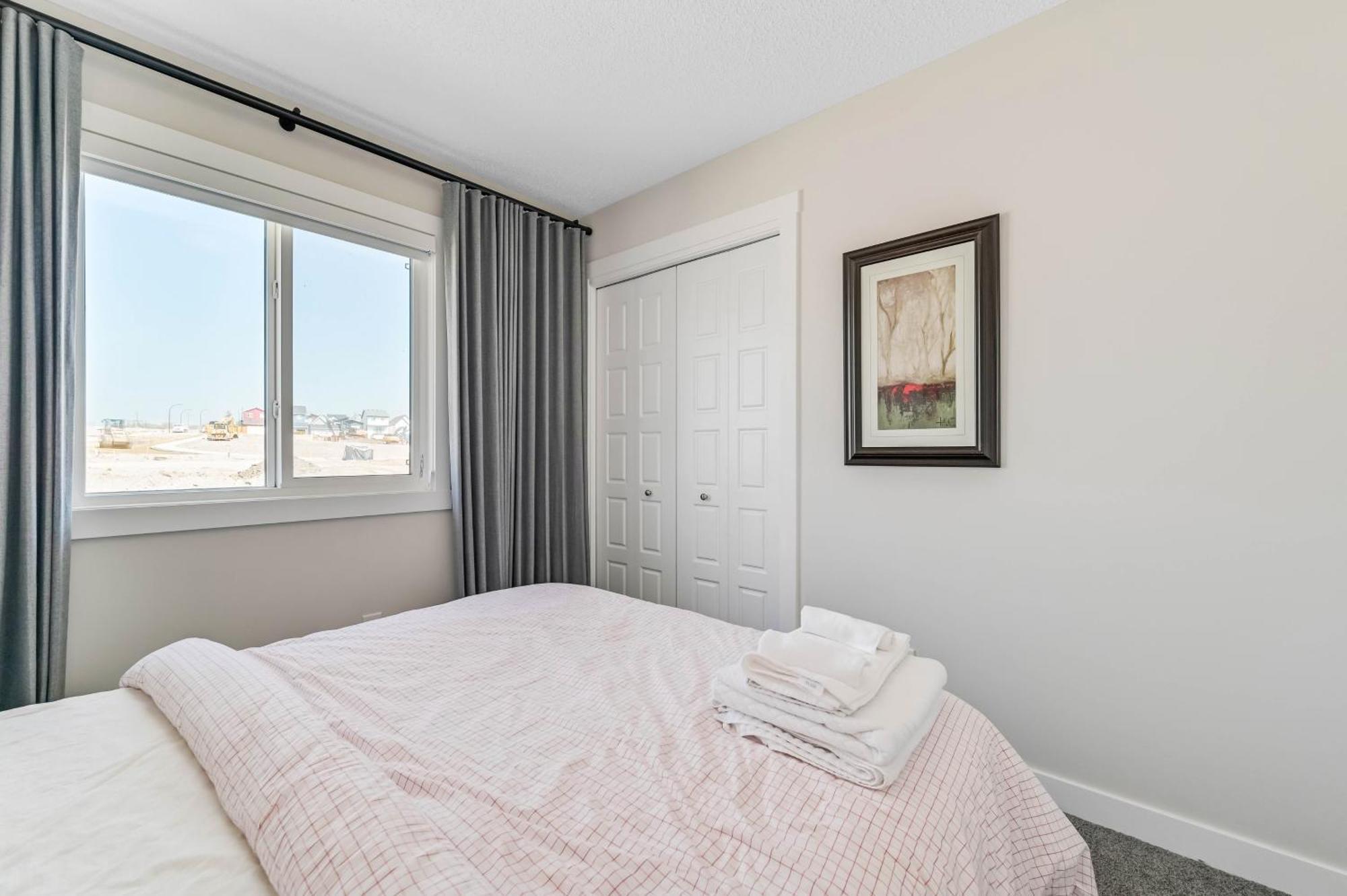 Brand New 3-bedroom In A Quiet Neighborhood Calgary