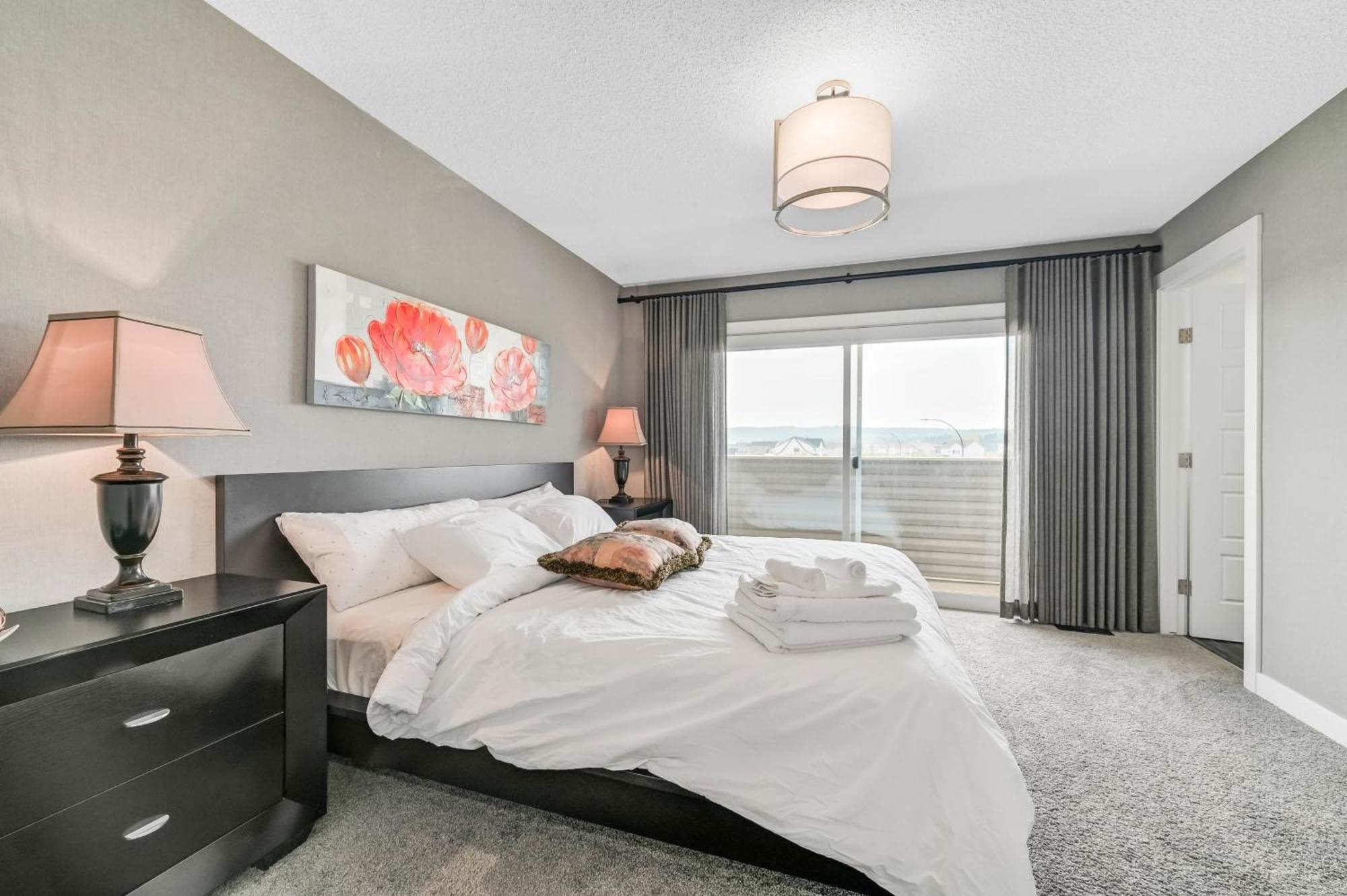 Apartment Brand New 3-bedroom In A Quiet Neighborhood