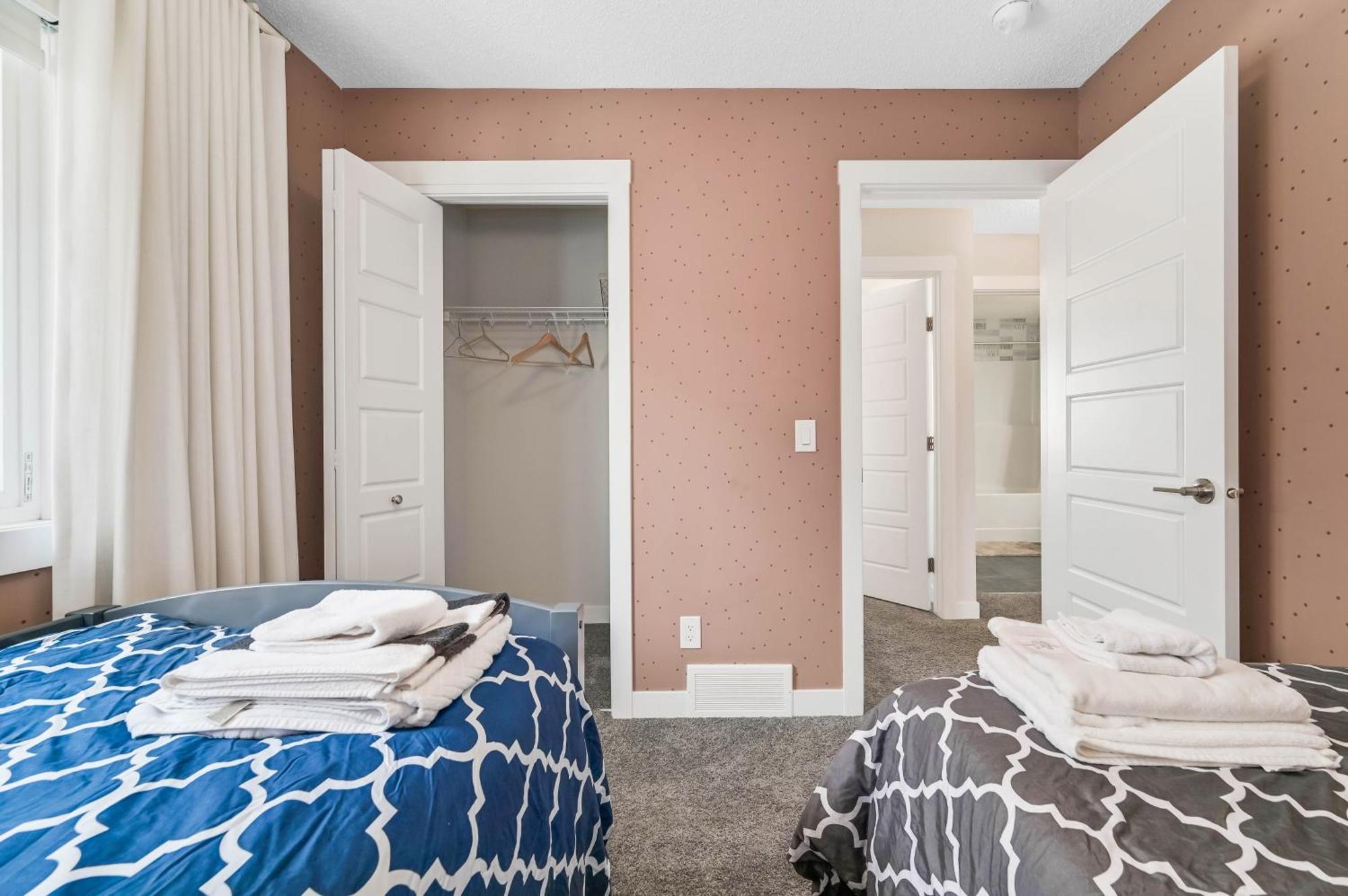Brand New 3-bedroom In A Quiet Neighborhood Apartment Calgary