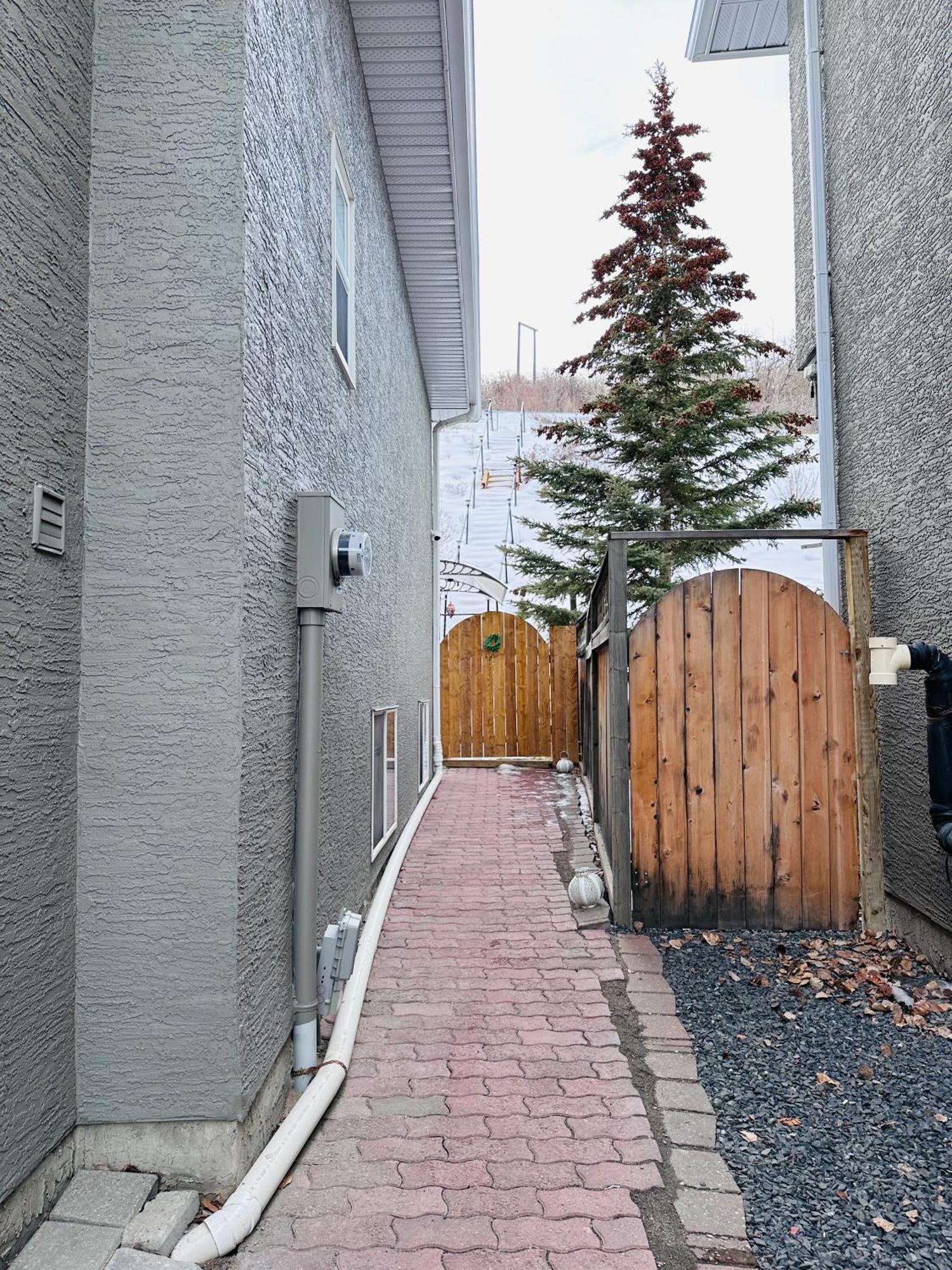 2 Bedrooms Private Basement Close To Winsport & Downtown Apartment Calgary