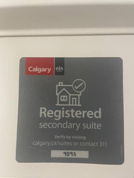Private Cozy Secondary Suite, 2 Bedrooms, Separate Entrance *