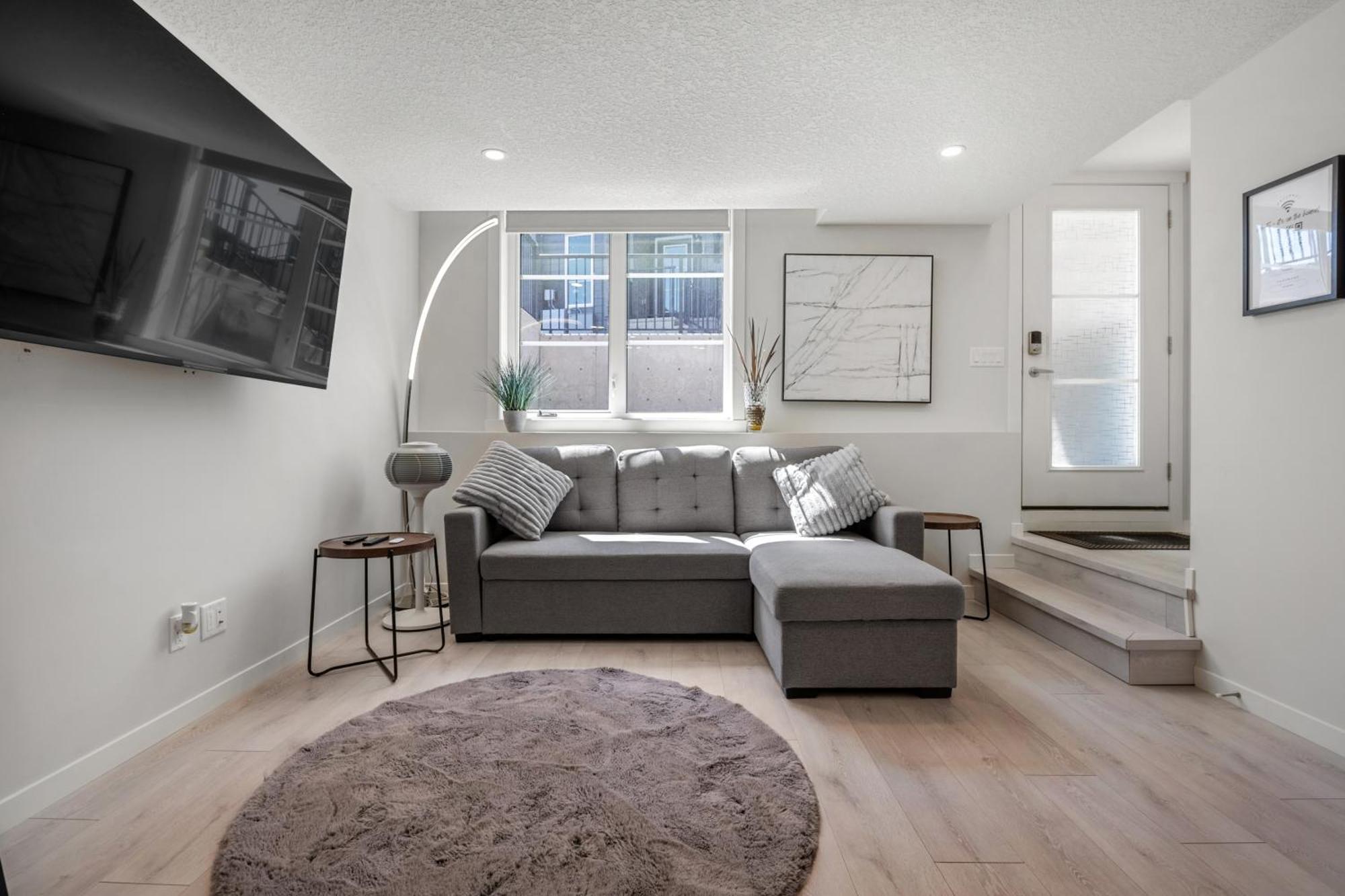 Cozy Rockland Park Unit+parking Apartment *