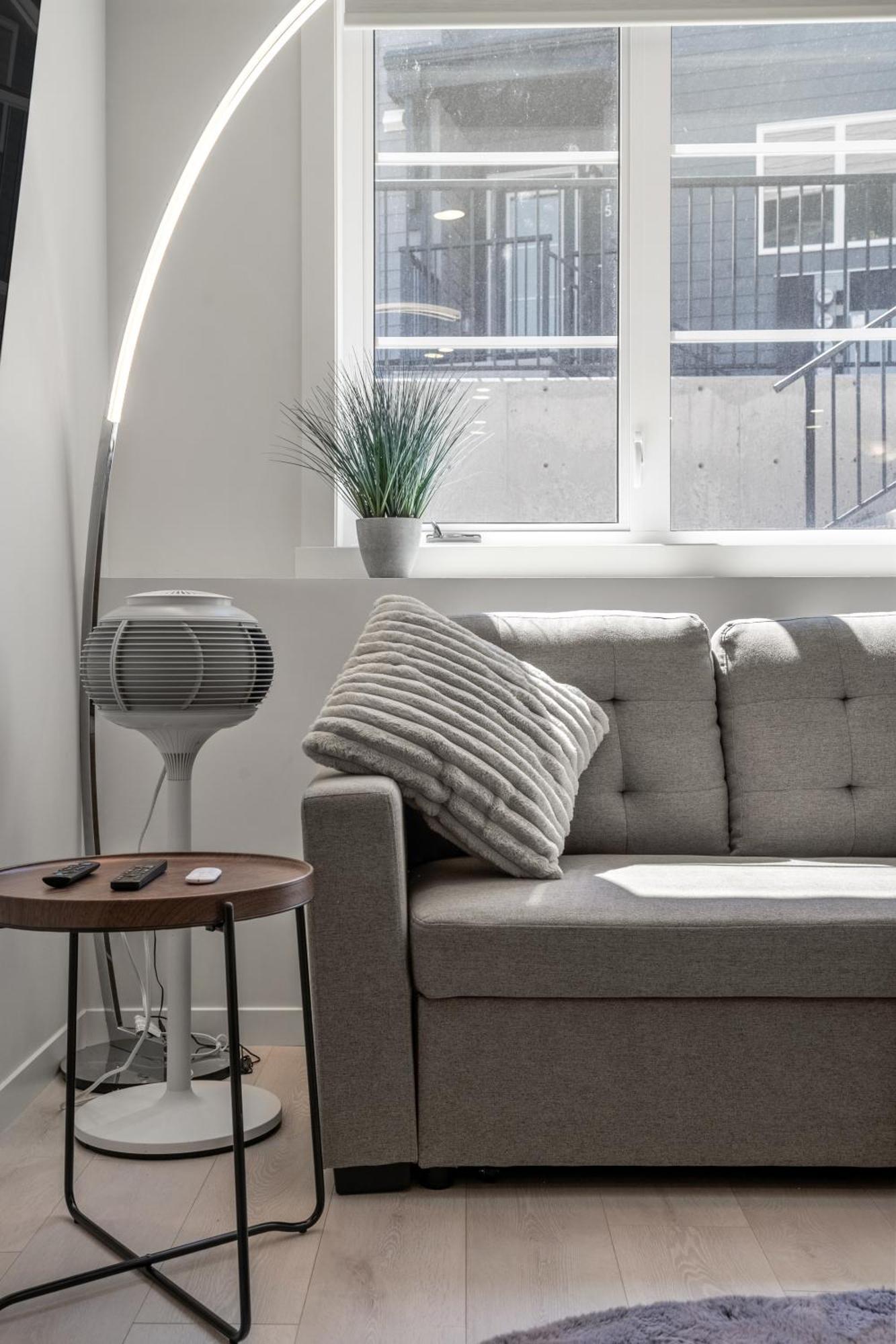 Cozy Rockland Park Unit+parking Apartment *