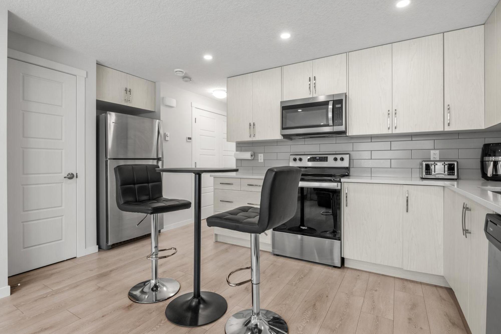 Apartment Cozy Rockland Park Unit+parking Calgary