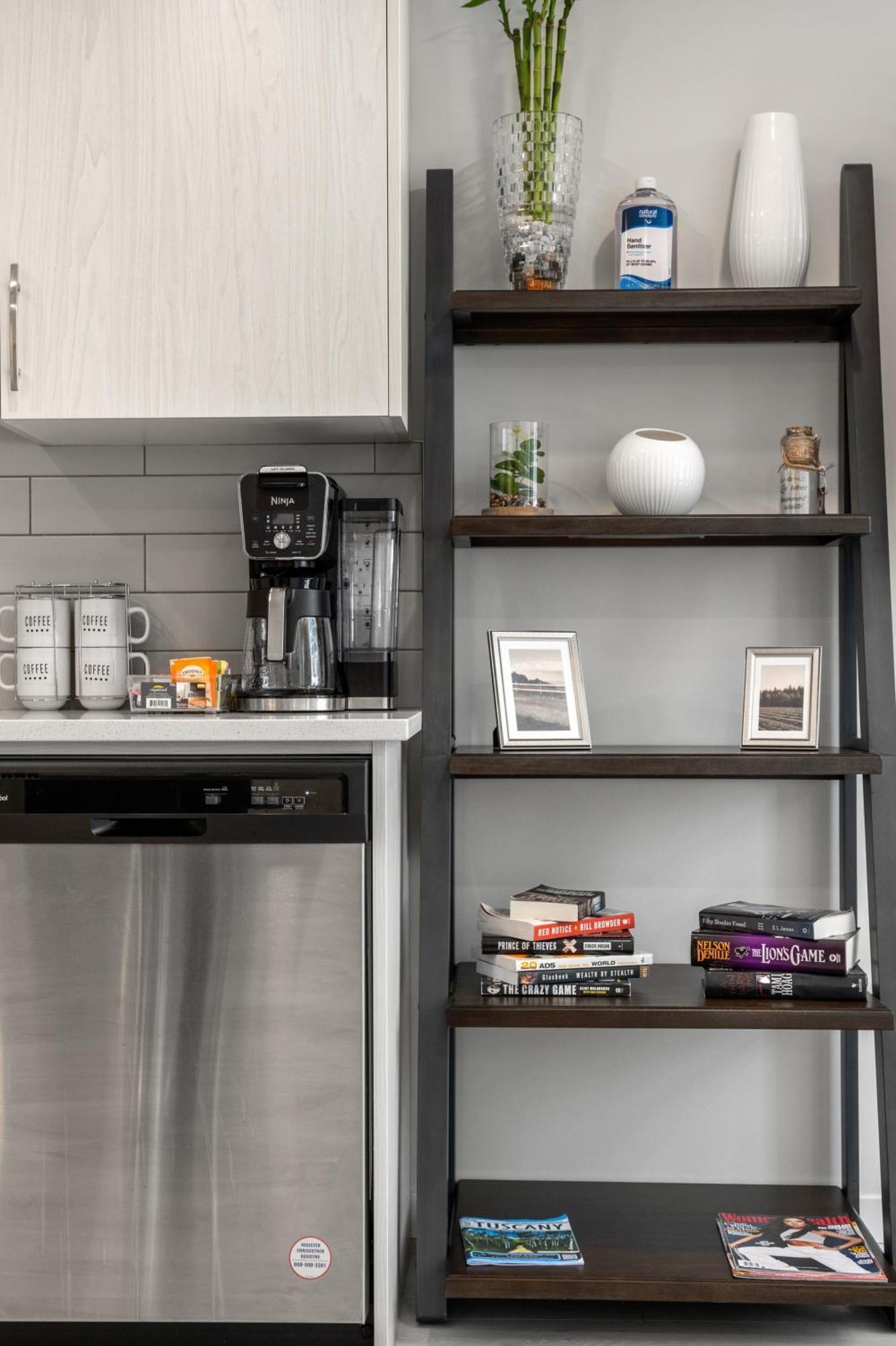 Cozy Rockland Park Unit+parking Apartment