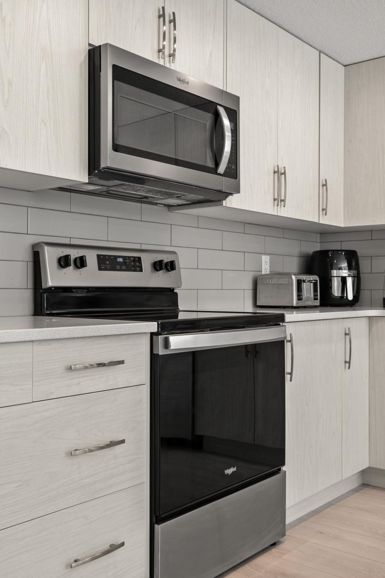 Cozy Rockland Park Unit+parking * Calgary