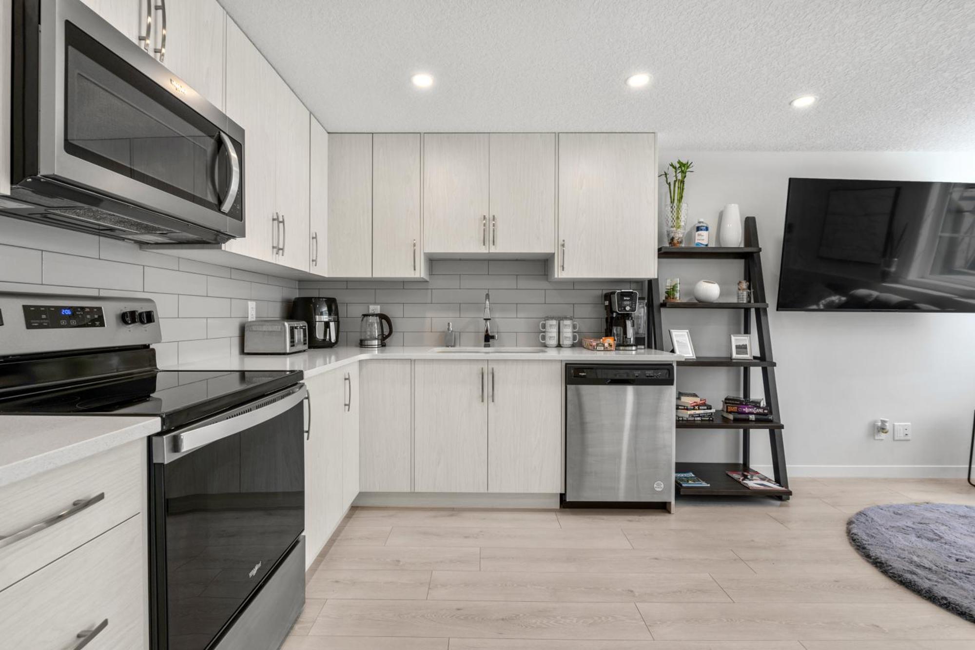 Cozy Rockland Park Unit+parking Apartment *