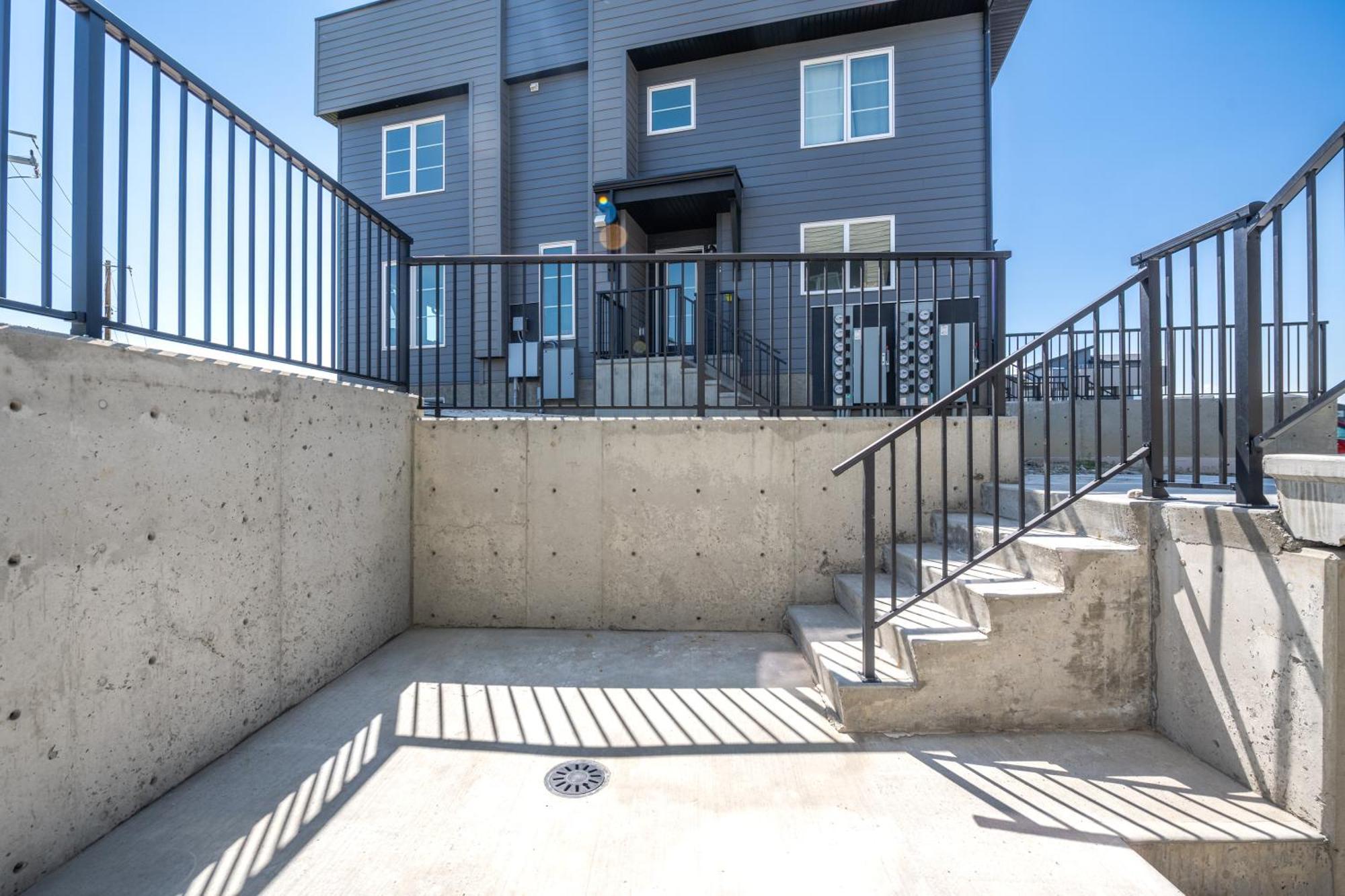 Cozy Rockland Park Unit+parking * Calgary