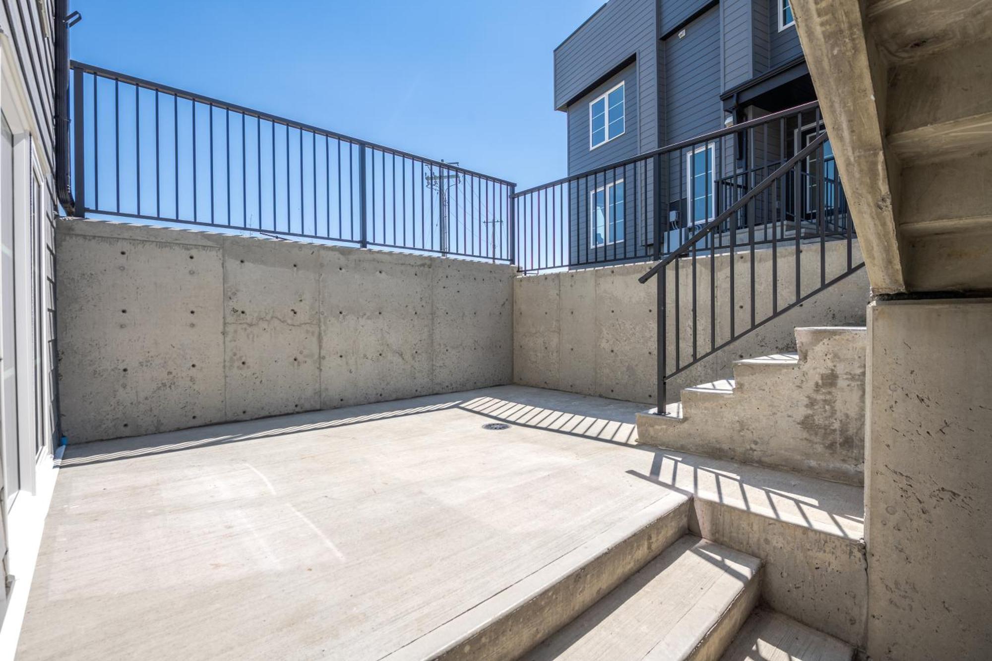 Cozy Rockland Park Unit+parking Apartment Calgary