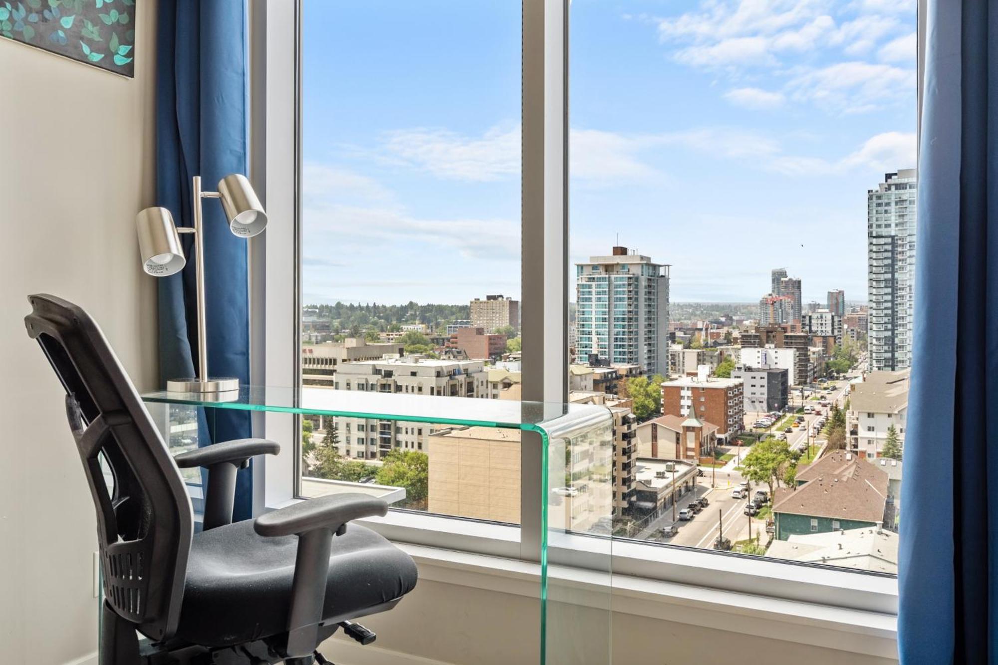 City Centre Retreat - 1br With Desk