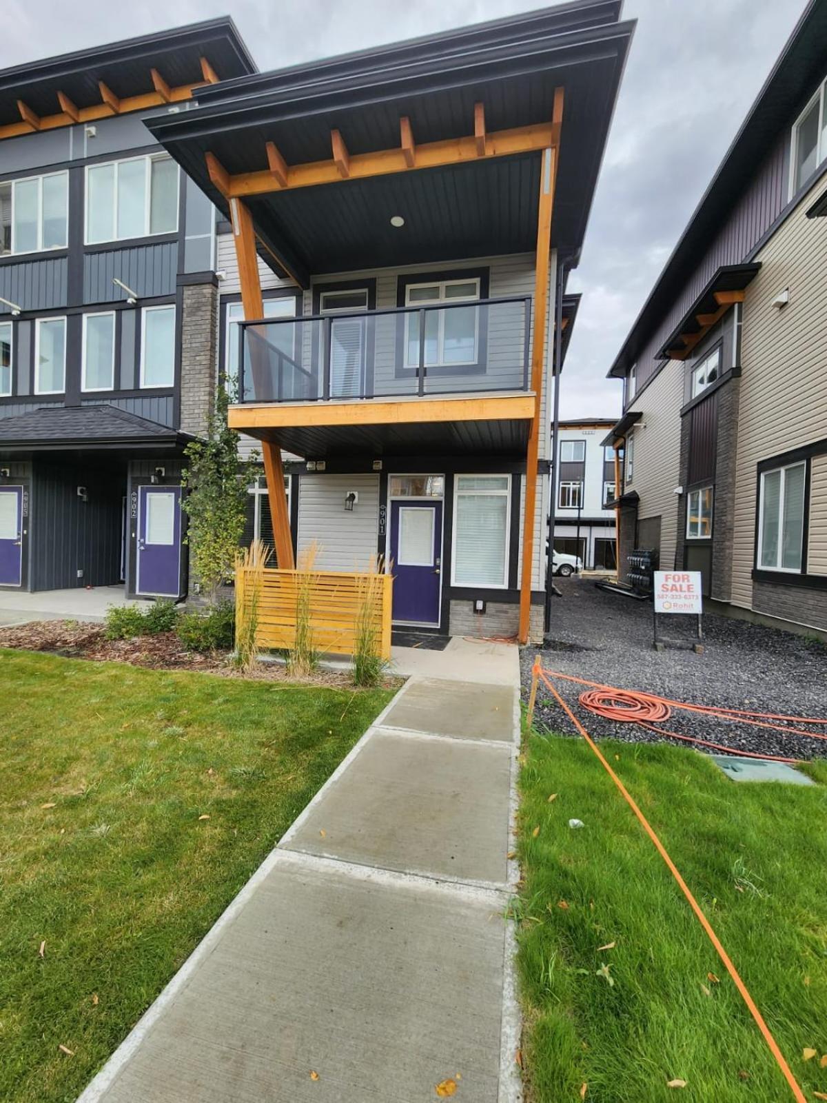 Luxury Near Airport Apartment Calgary