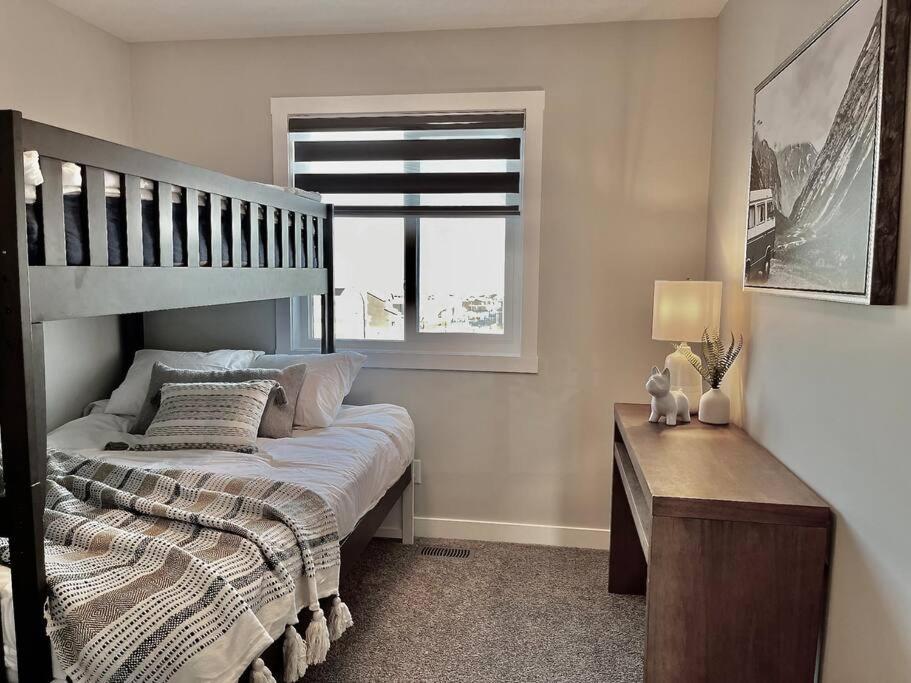 Edith Duplex * Calgary