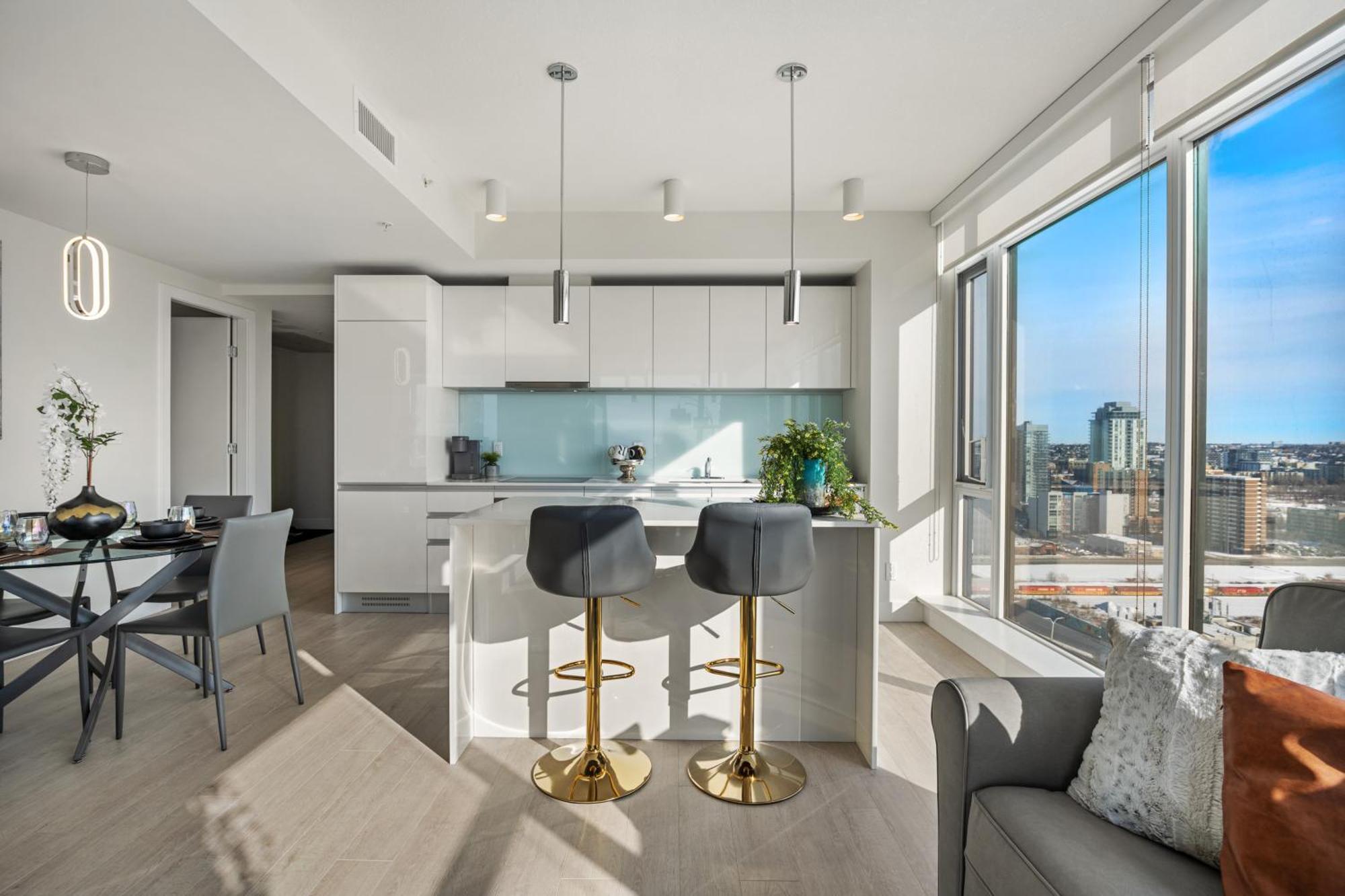Holiday home Tranquil Vibes & Downtown Views, Near Stampede, Casino & Saddledome! Free Parking, Banff Pass, Wine!