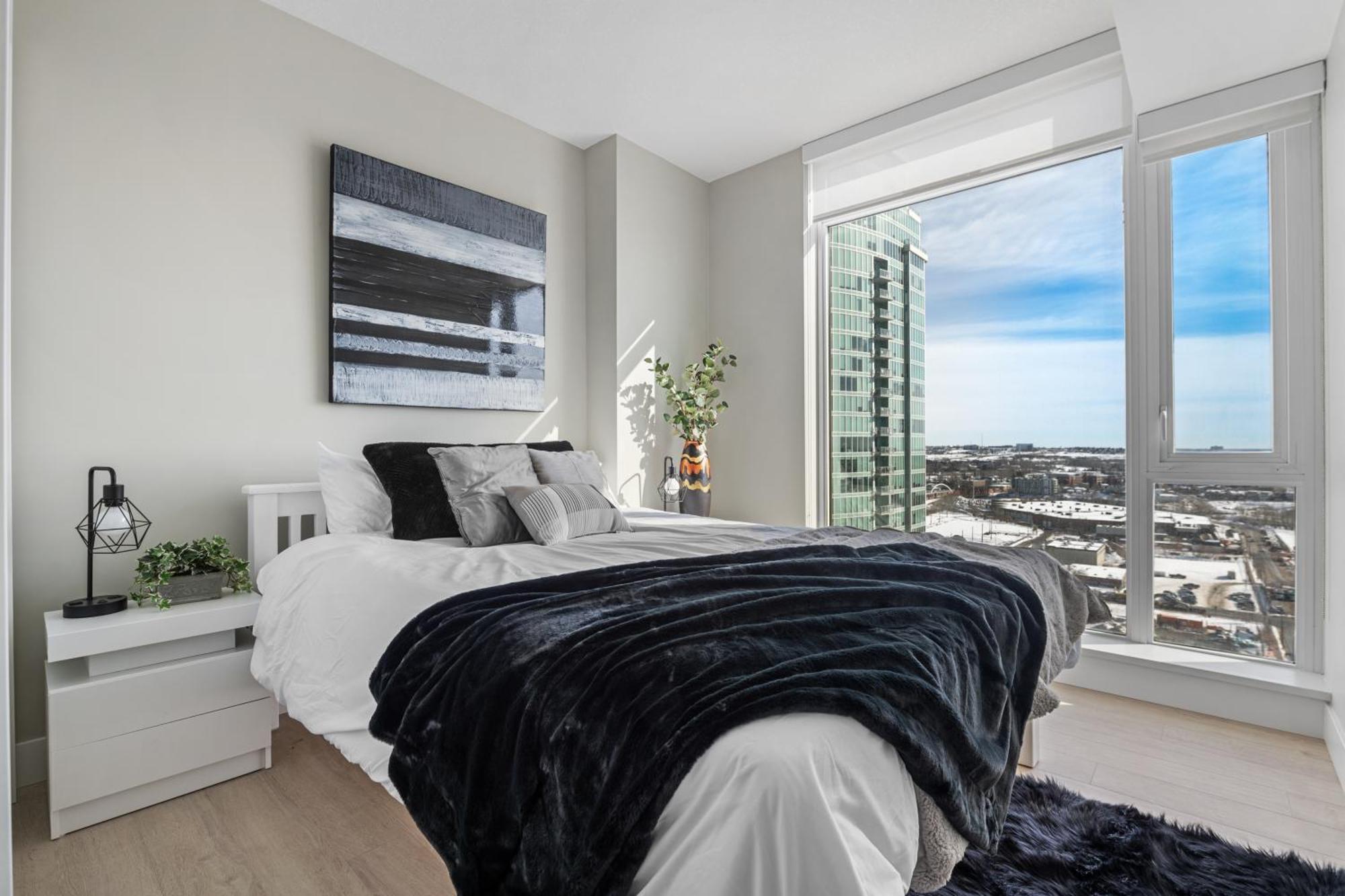 Tranquil Vibes & Downtown Views, Near Stampede, Casino & Saddledome! Free Parking, Banff Pass, Wine! Holiday home *