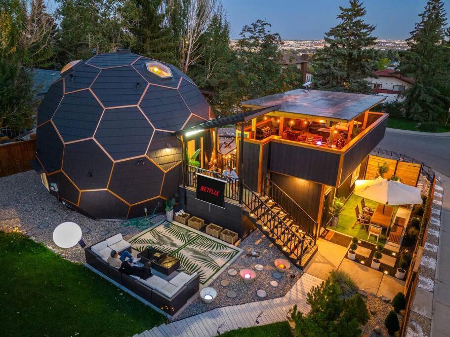 Villa Dome House Yyc, Iconic, Luxury, Backyard Oasis Calgary