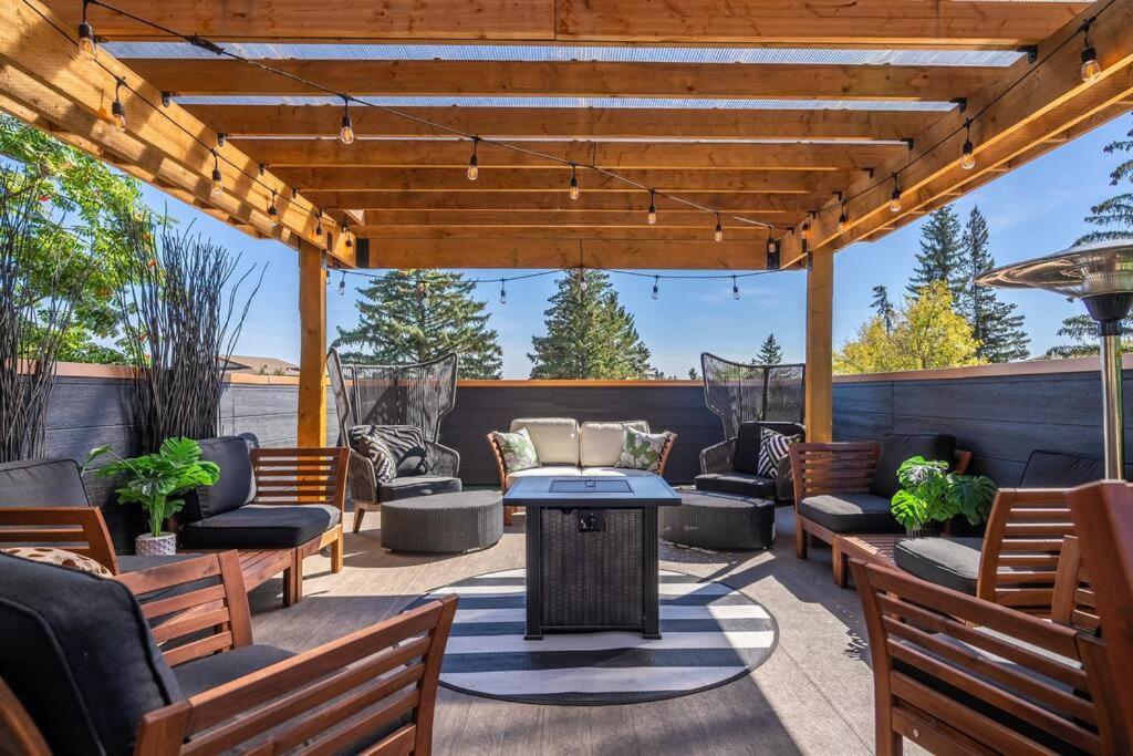 Villa Dome House Yyc, Iconic, Luxury, Backyard Oasis Calgary