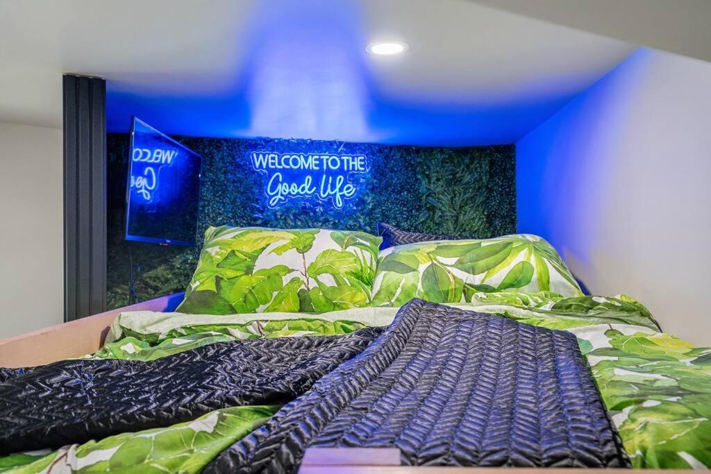 Dome House Yyc, Iconic, Luxury, Backyard Oasis Villa Calgary