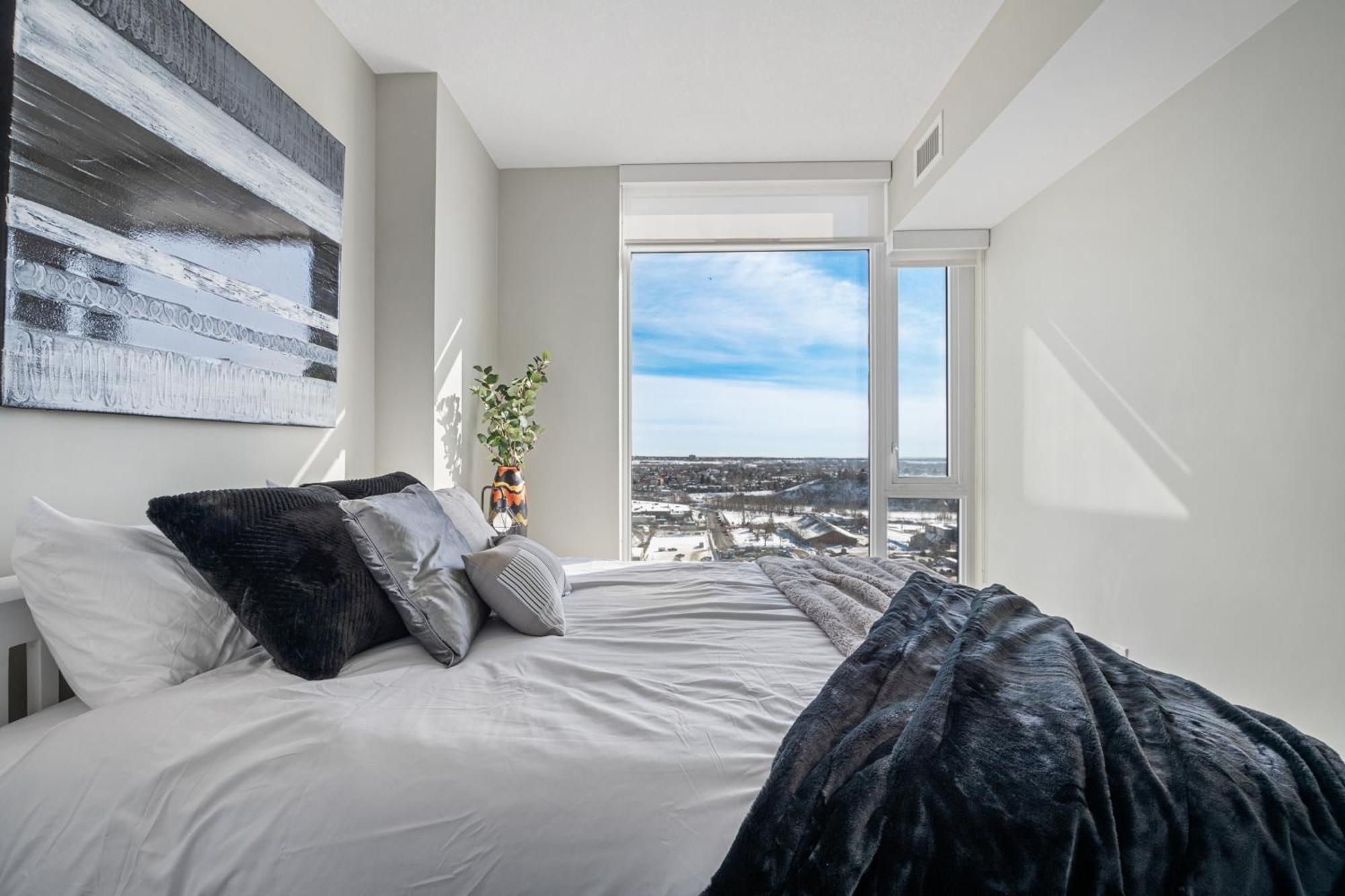 Tranquil Vibes & Downtown Views, Near Stampede, Casino & Saddledome! Free Parking, Banff Pass, Wine! Holiday home