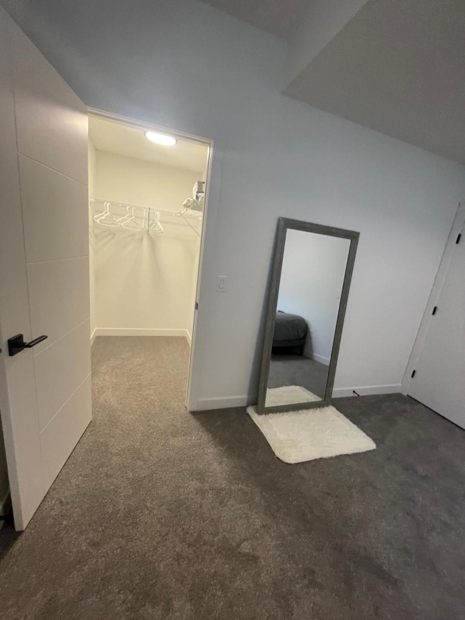Emerald With 2 Beds - 10 Minutes From Downtown *