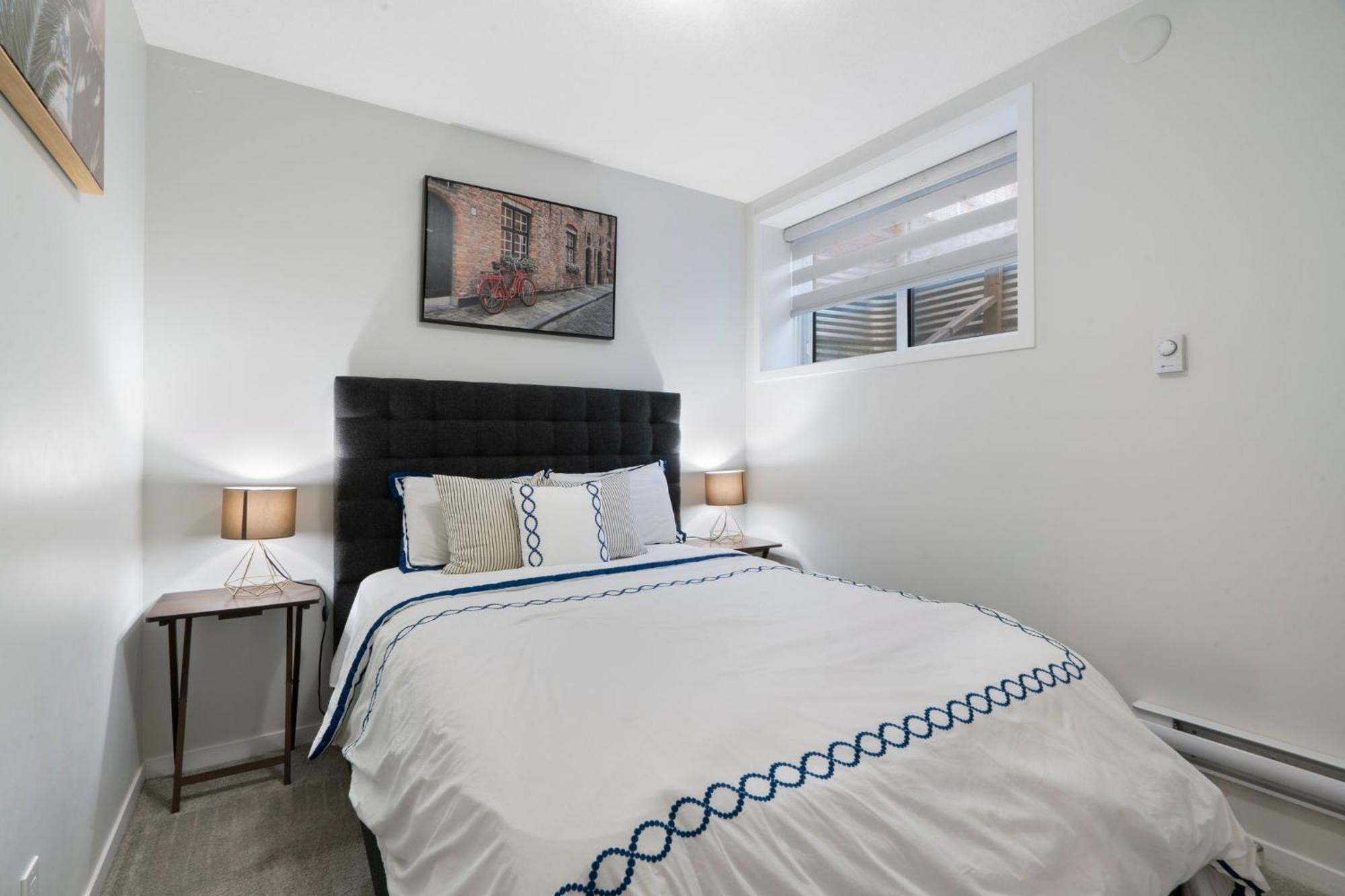 Small Paris Two Bedrooms Entire House