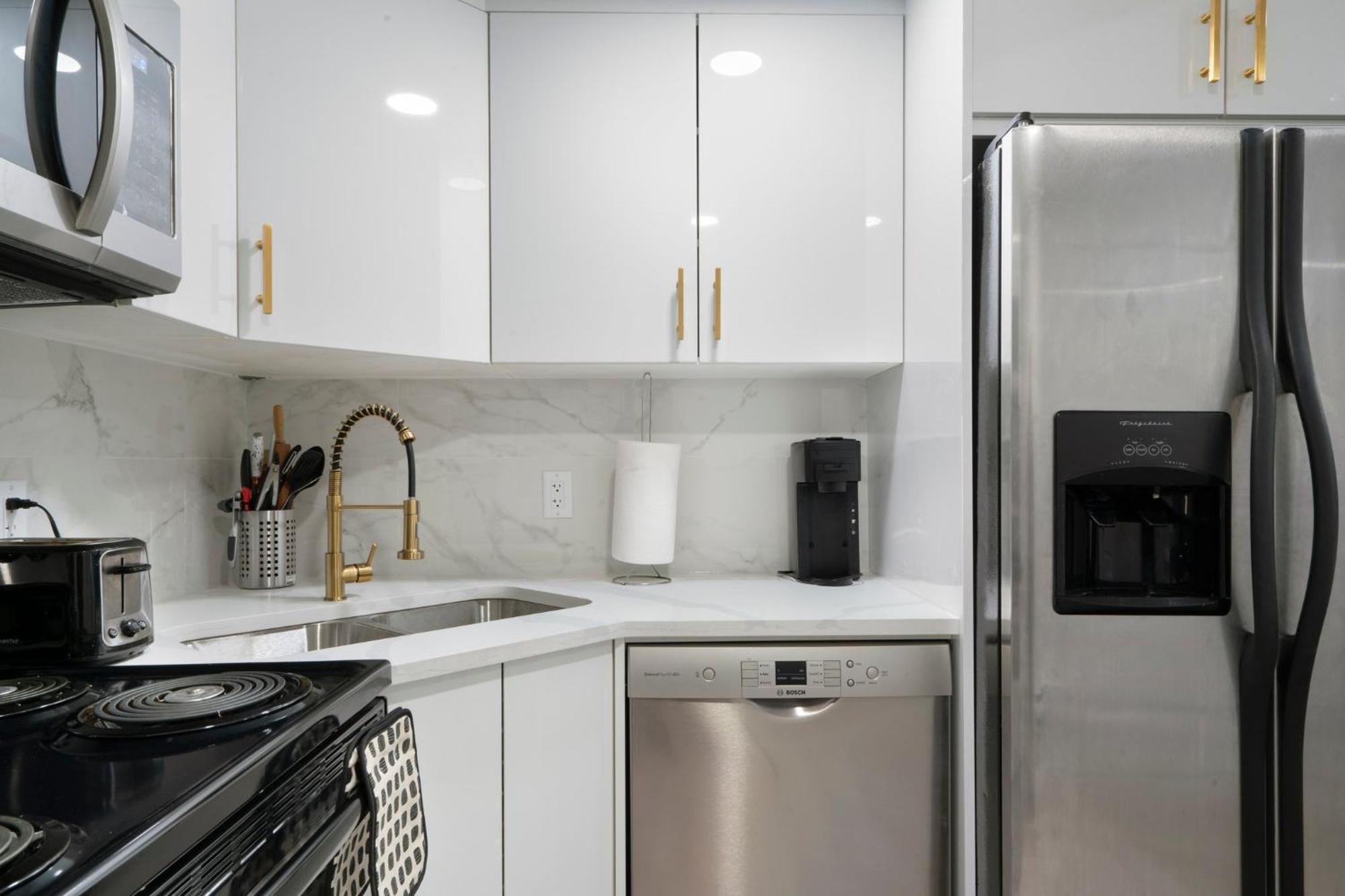 Apartment Small Paris Two Bedrooms Entire House Calgary