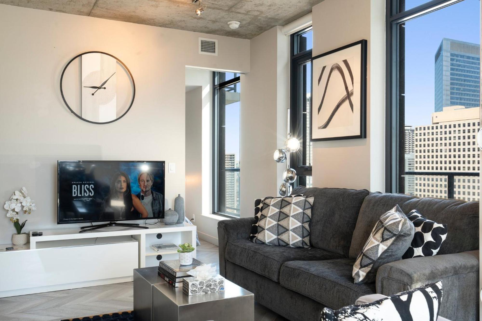 Downtown Paradise - 2 Beds, 2 Baths With Sofa Bed And Pool Apartment