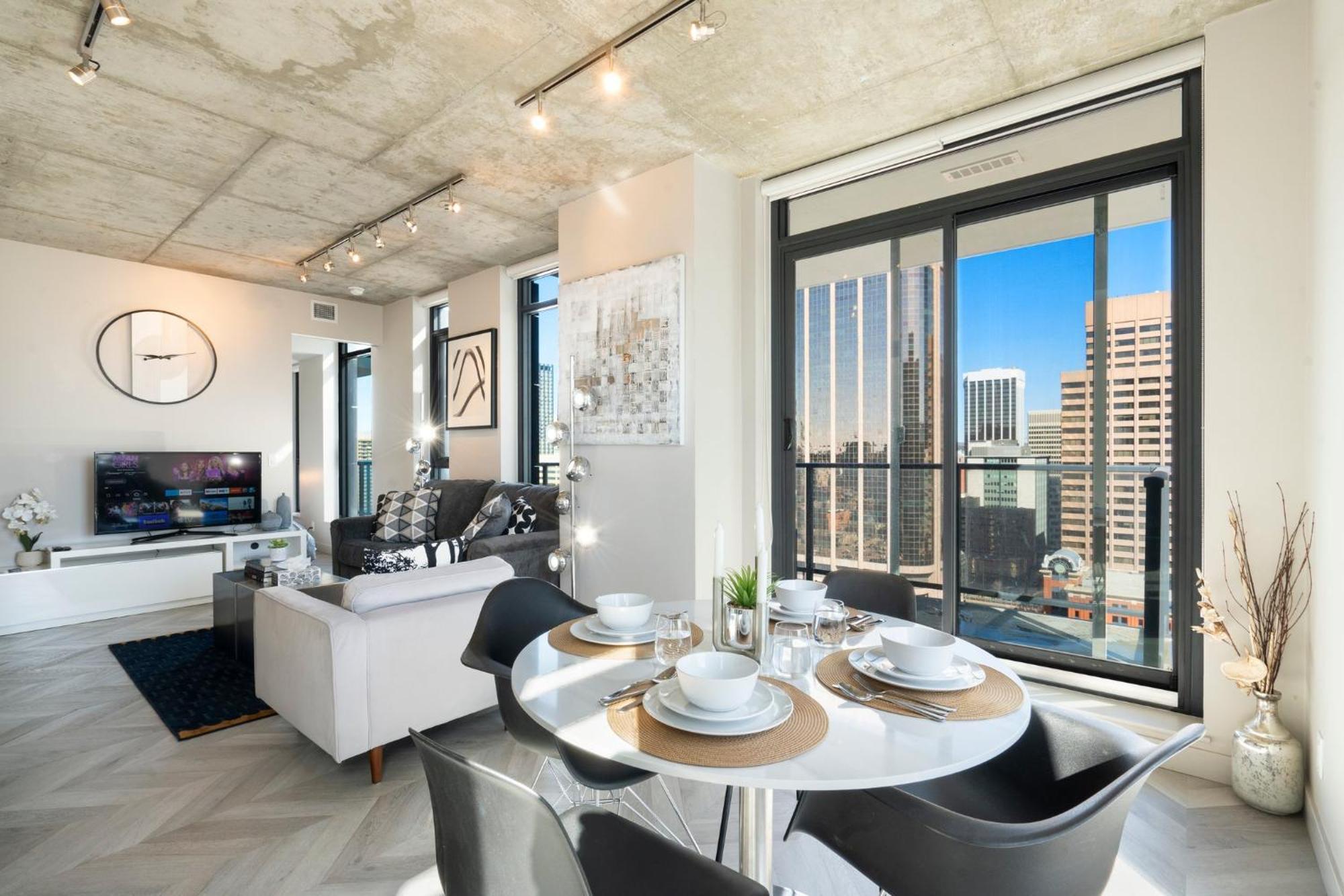 Downtown Paradise - 2 Beds, 2 Baths With Sofa Bed And Pool *