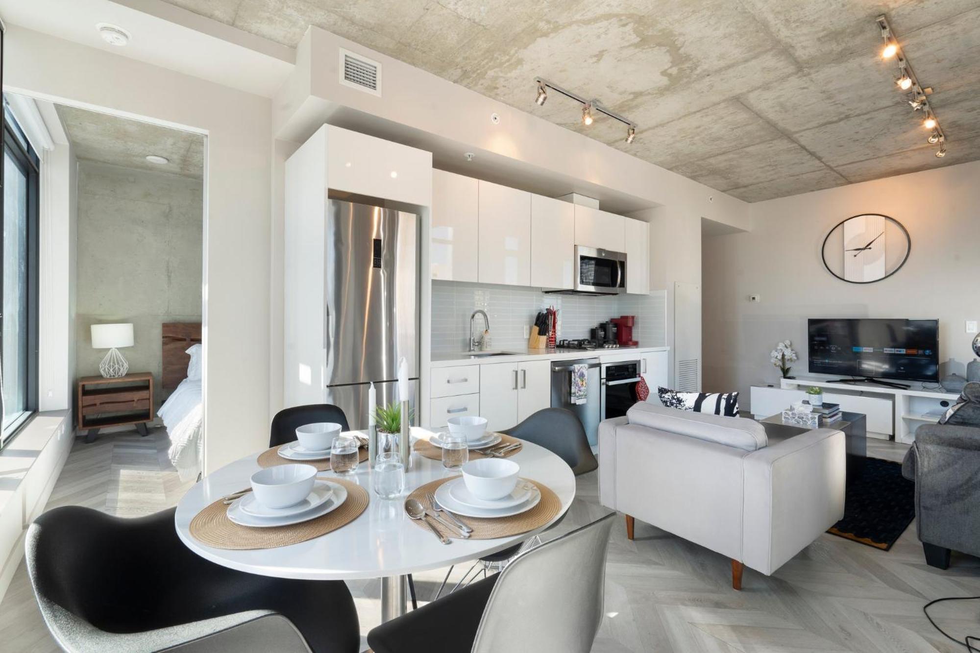 Downtown Paradise - 2 Beds, 2 Baths With Sofa Bed And Pool